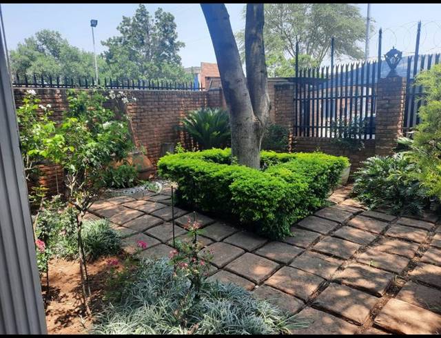 INDUSTRIAL FOR SALE IN KOEDOESPOORT INDUSTRIAL